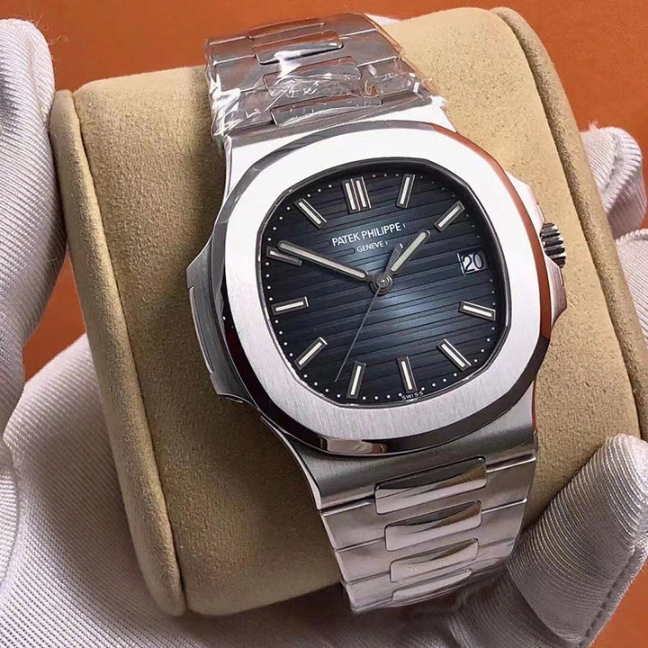 Patek Philippe Nautilus 5711/1A 010 - Image 10