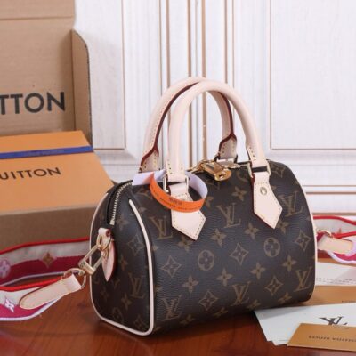 Alternative view of LV Speedy Bandouliere 20