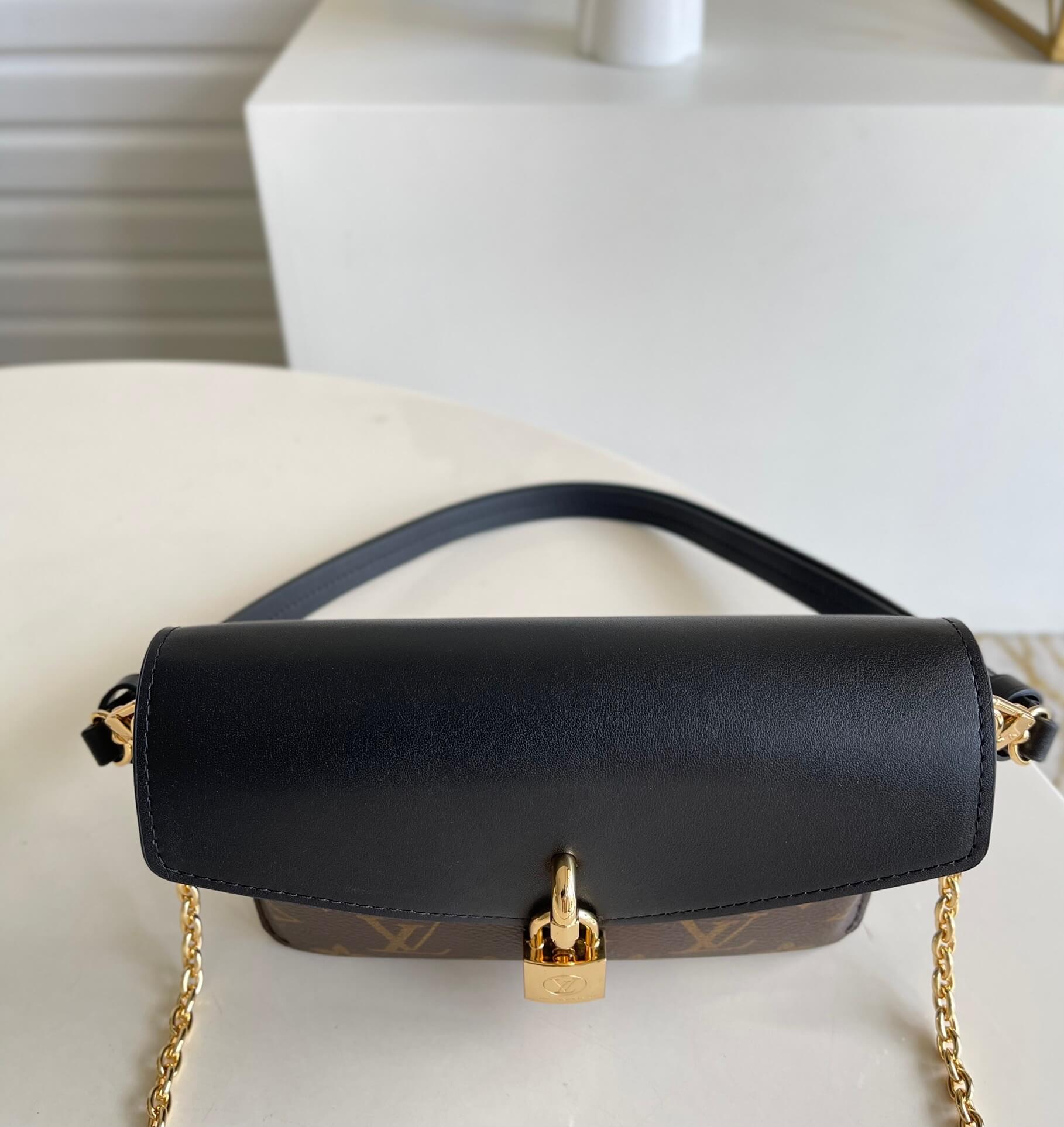PADLOCK ON STRAP - Image 7
