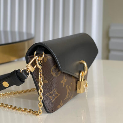 Alternative view of PADLOCK ON STRAP
