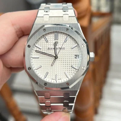 Alternative view of ROYAL OAK SELFWINDING 15500ST.OO.1220ST.04