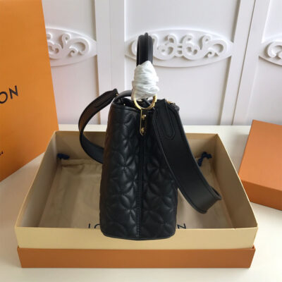 Alternative view of LV CAPUCINES MM BAG