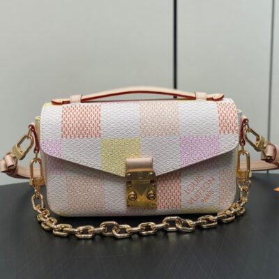 Alternative view of LV Pochette Metis East West