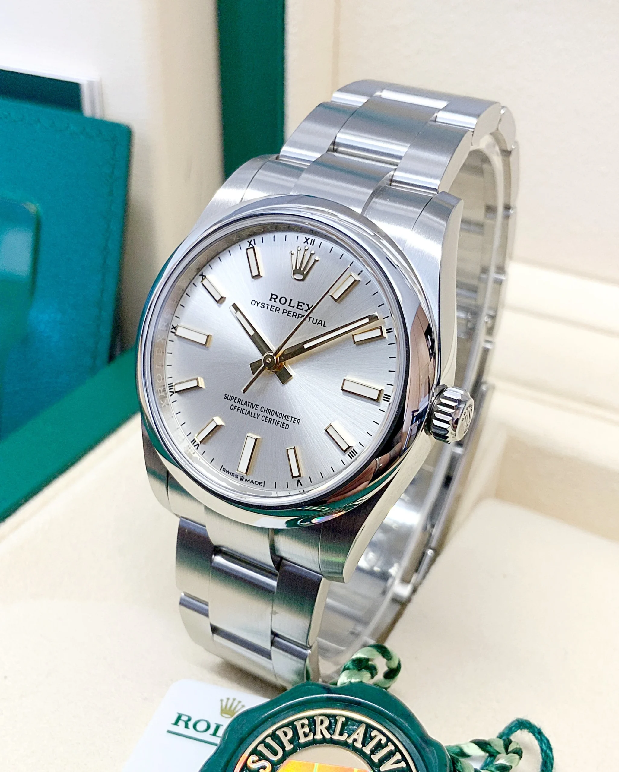 OYSTER PERPETUAL 124300 Series(Champagne gold) - Image 8