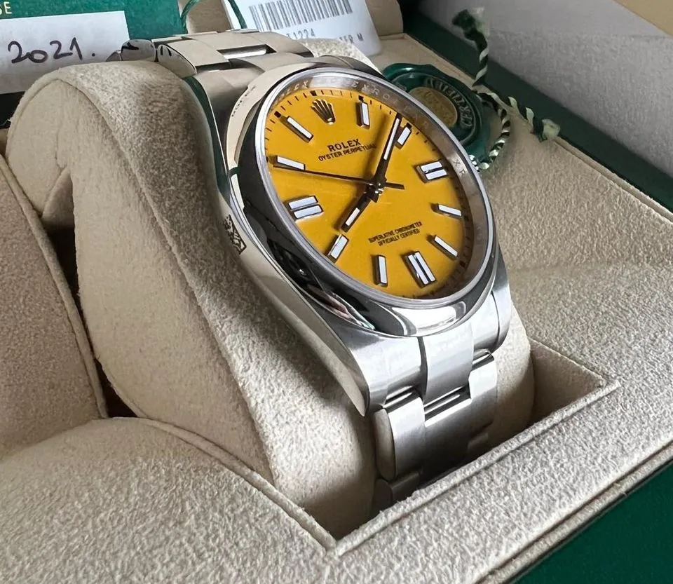 OYSTER PERPETUAL 124300 Series(Yellow) - Image 2