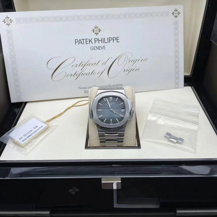 Patek Philippe Nautilus 5711/1A 010 - Image 5