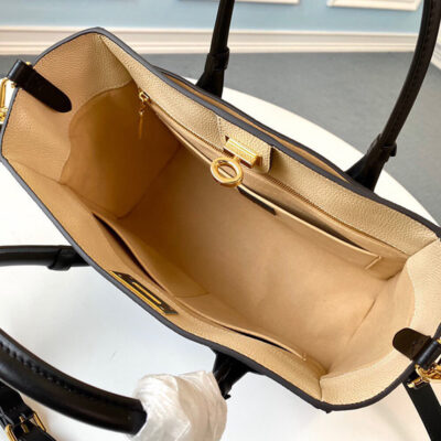 Alternative view of LV ON MY SIDE MM