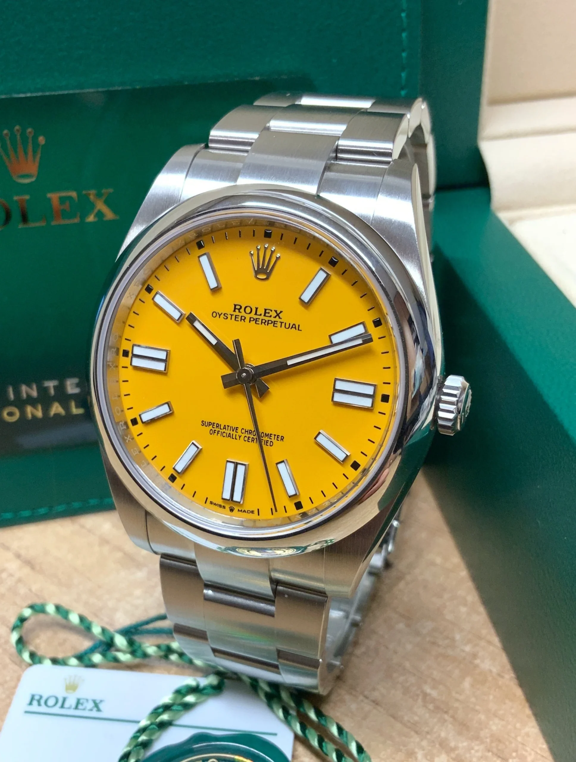 OYSTER PERPETUAL 124300 Series(Yellow) - Image 5