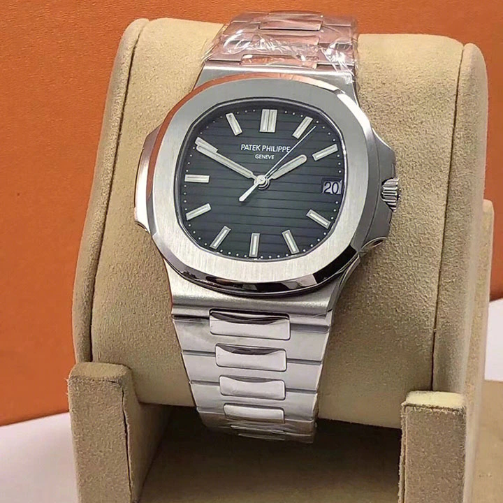Patek Philippe Nautilus 5711/1A 010 - Image 4